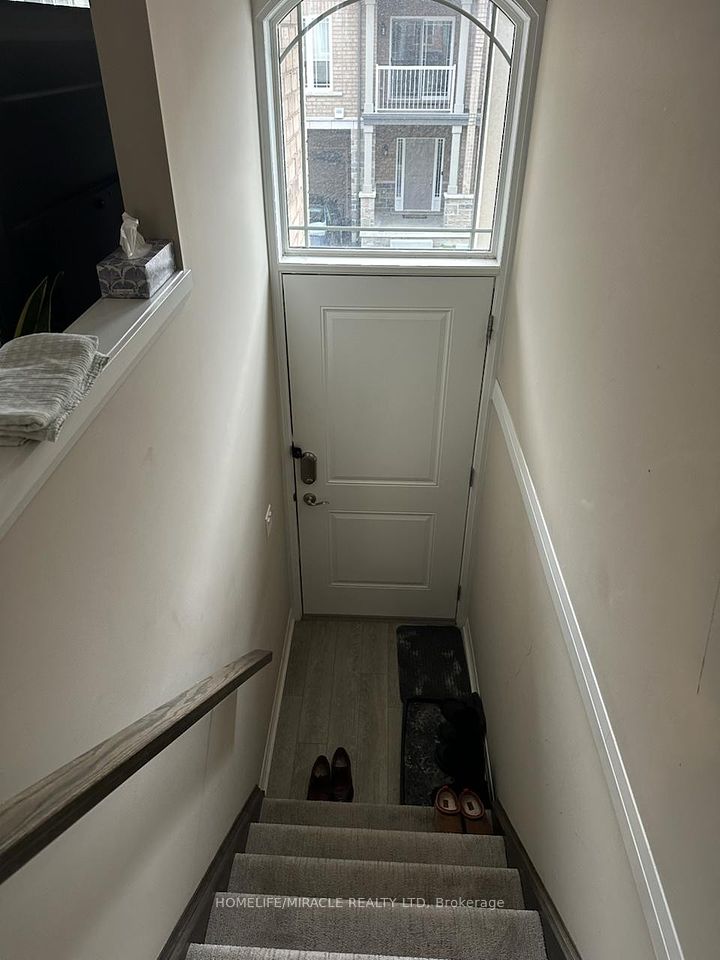10 Aqua Lane, Hamilton, ON L0R 1P0