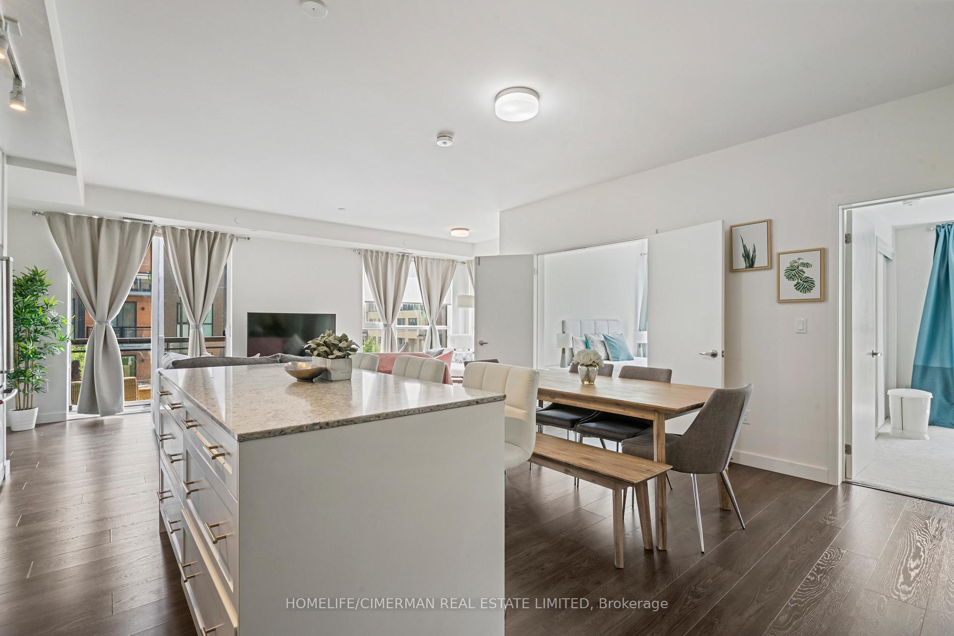 4 Bedrooms Condo at 210 Sabina, Oakville For sale