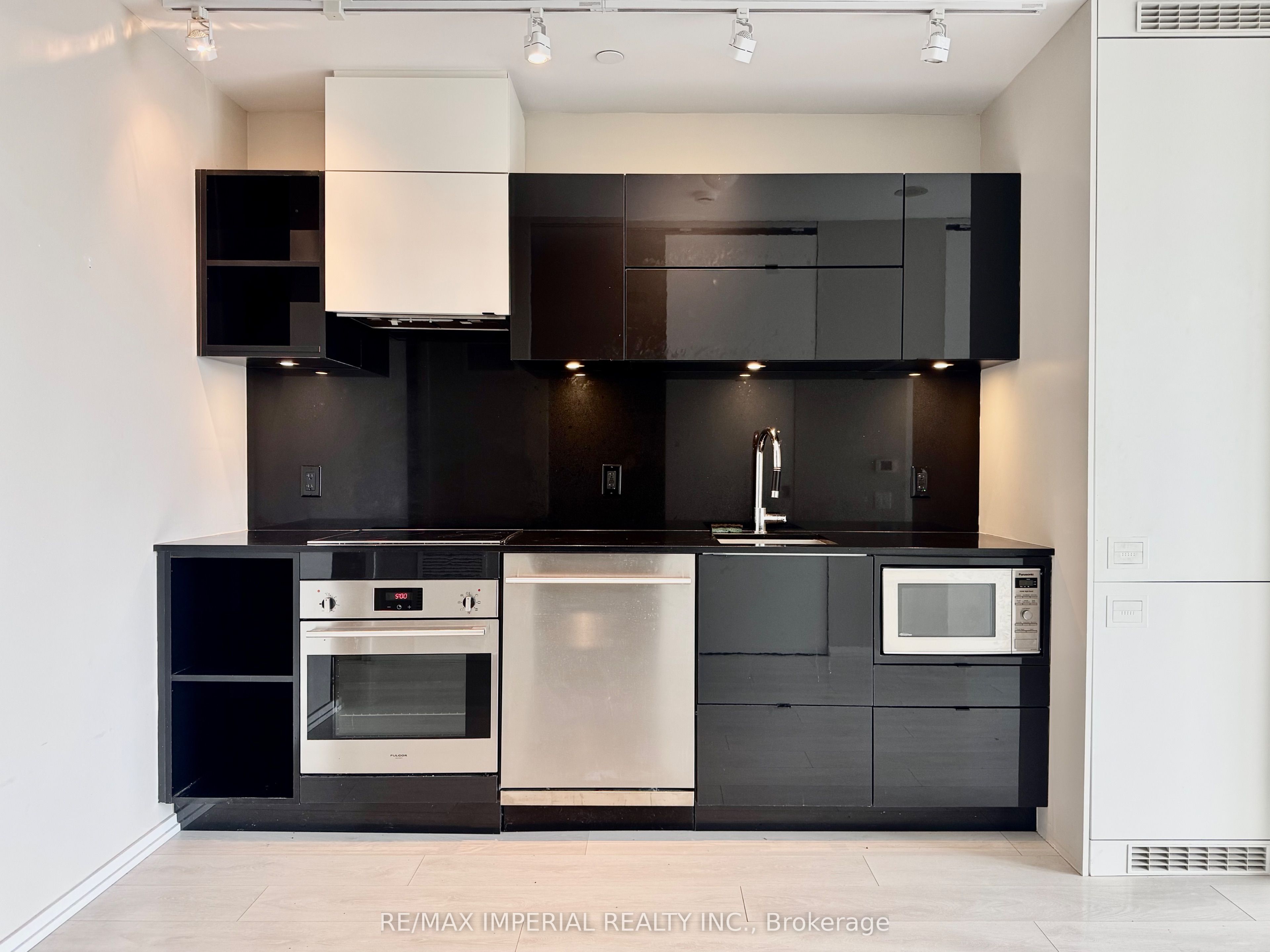125 Peter Street, #1203