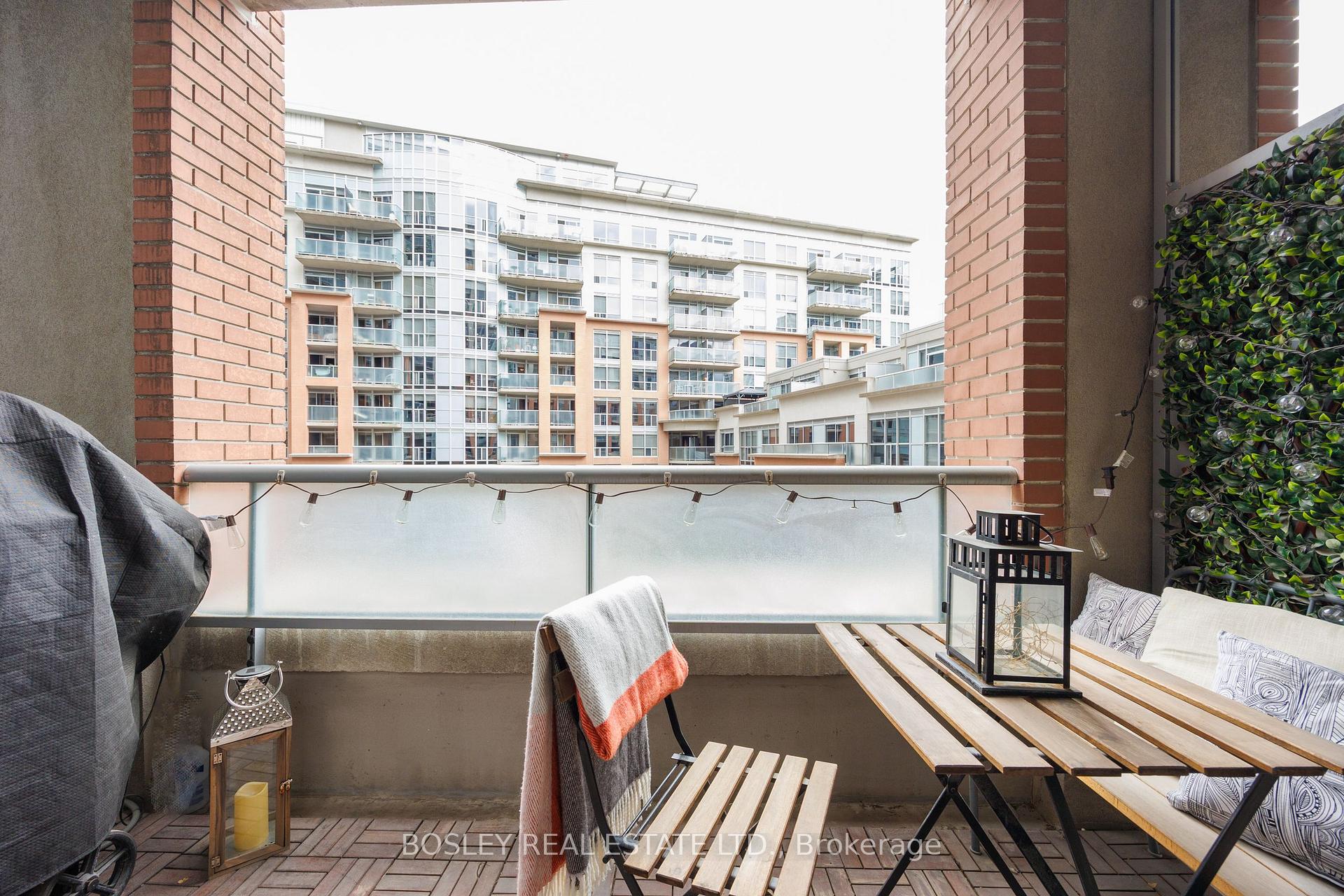1 Bedroom Condo at 1 Shaw, Toronto For sale