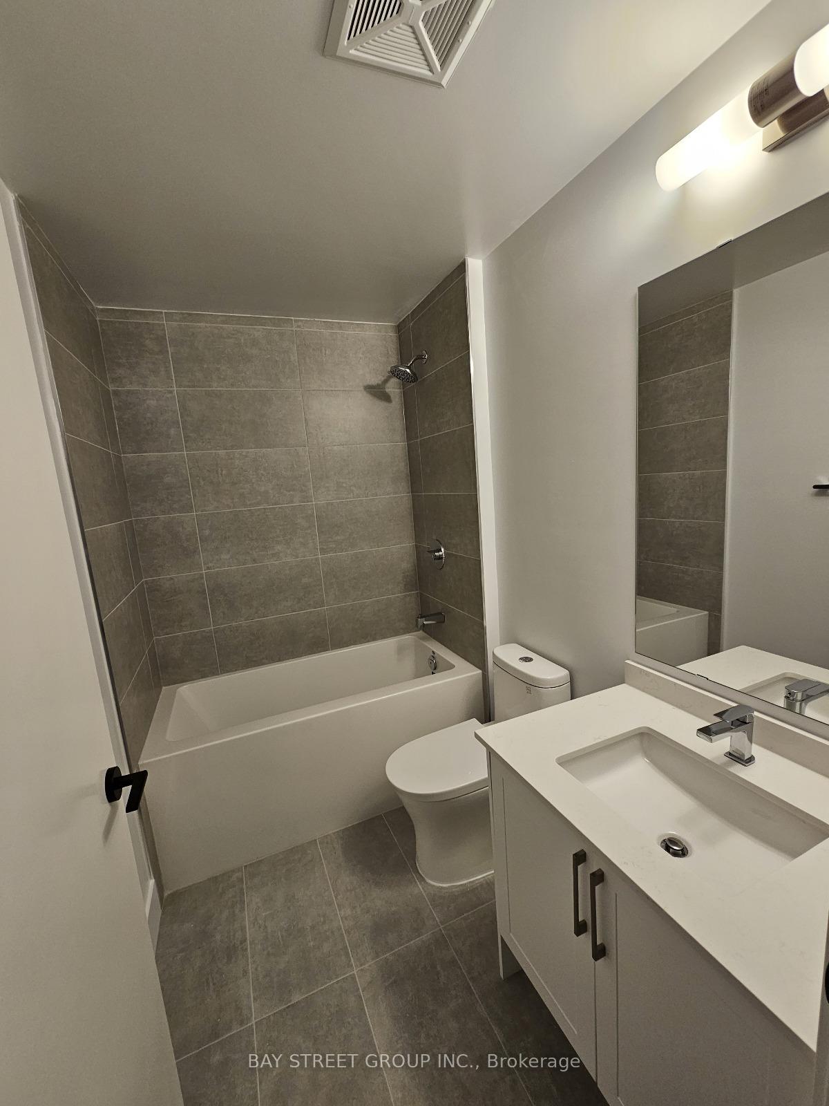 2 Bedrooms Condo at 2450 Old Bronte, Oakville For sale