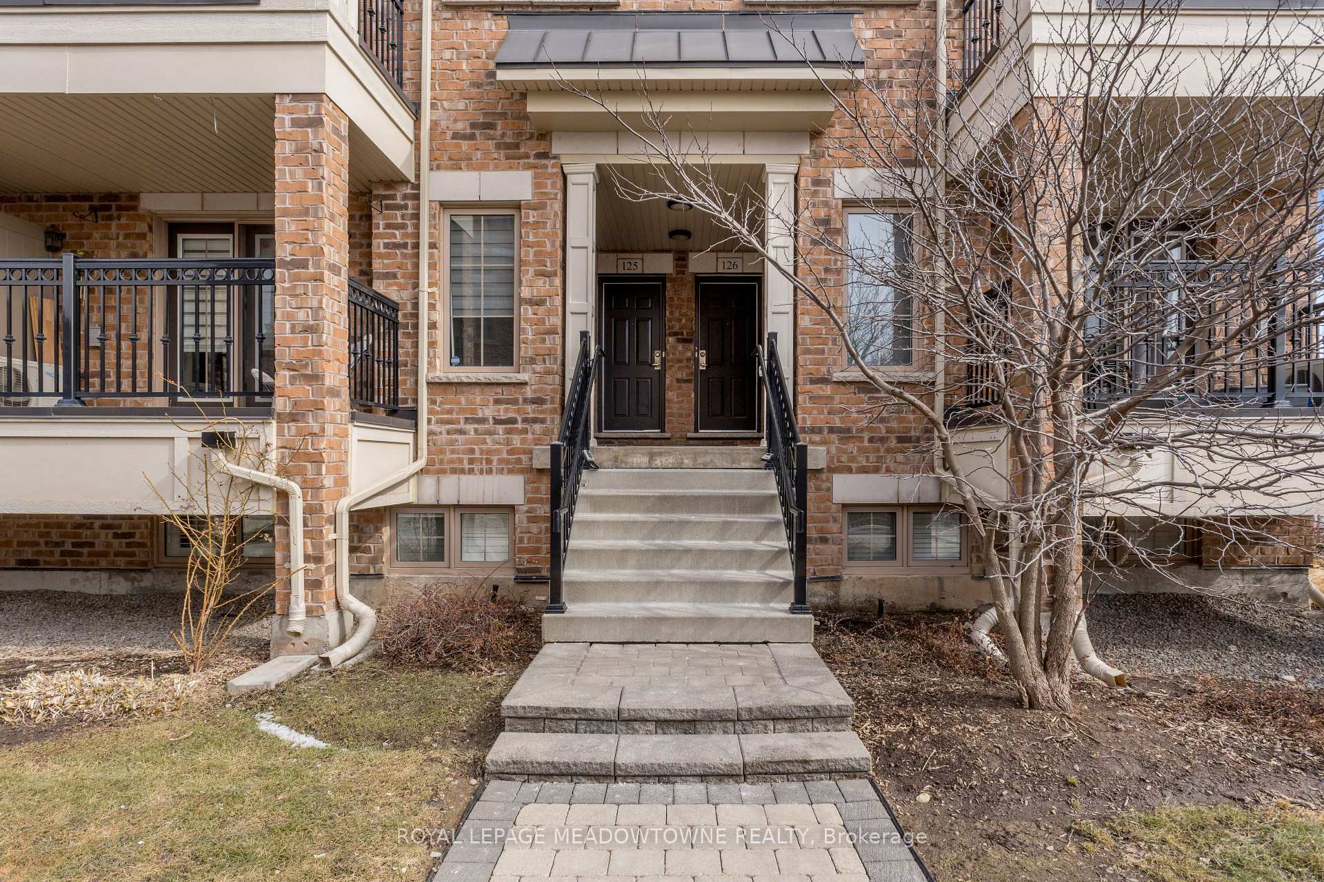 3 Bedrooms Condo at 2441 Greenwich, Oakville For sale