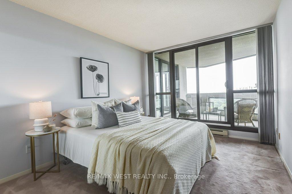 3 Bedrooms Condo at 2000 Islington, Toronto For sale