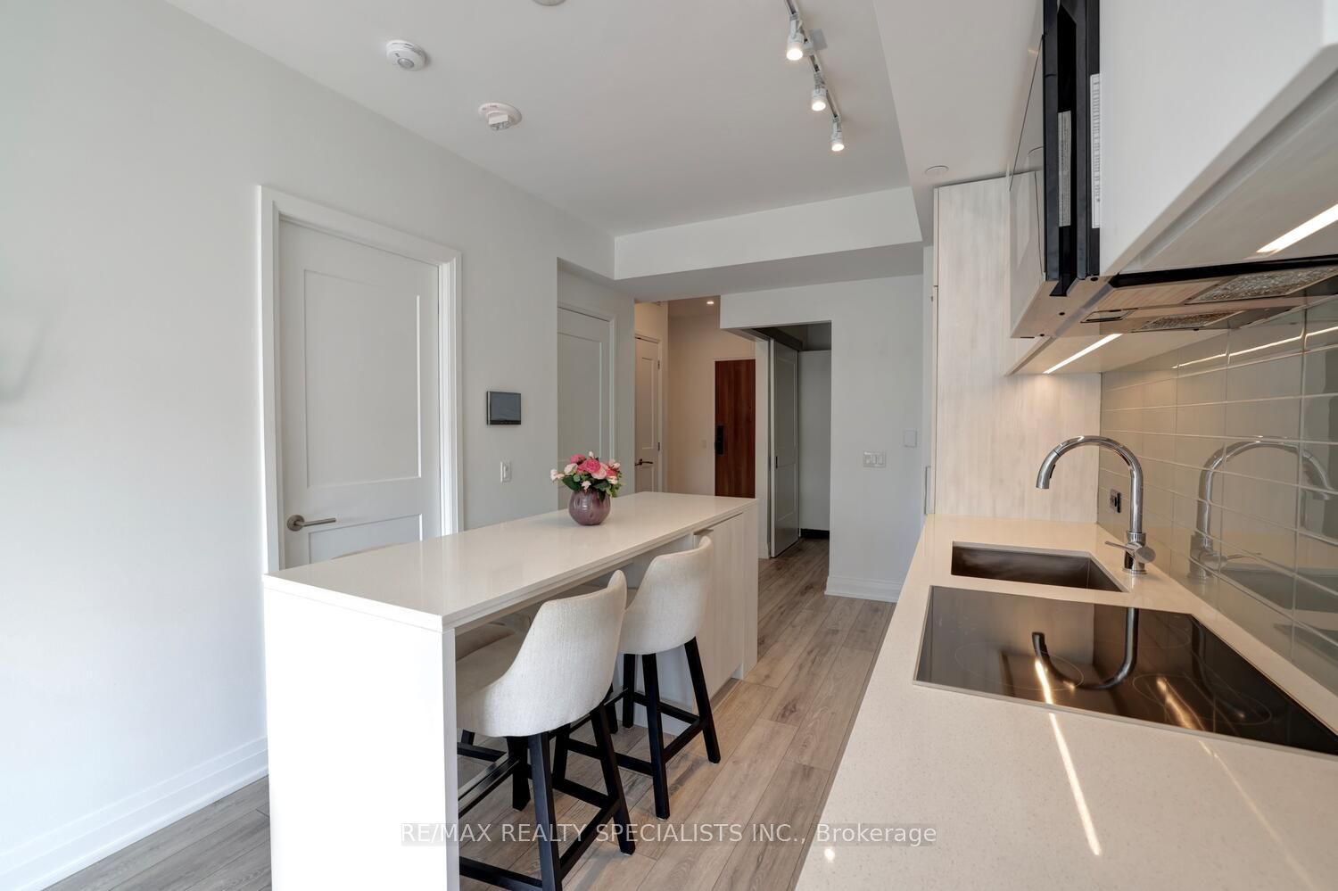 21 Park Street E, #616