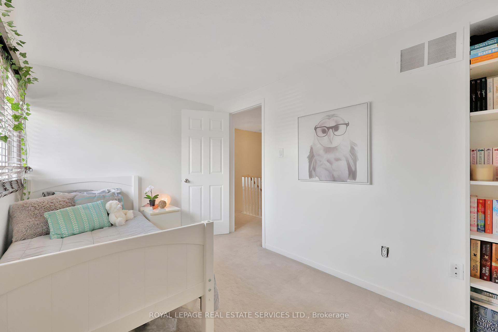 3 Bedrooms Condo at 3125 Fifth, Mississauga For sale