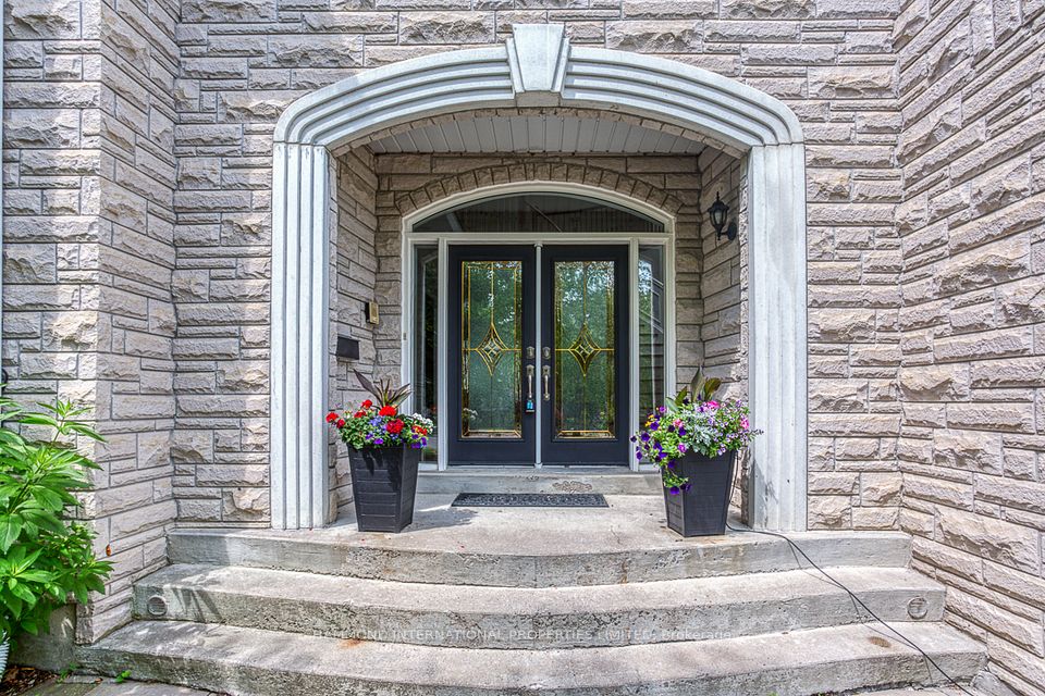 56 Bowan Court, Toronto, ON M2K 3A7