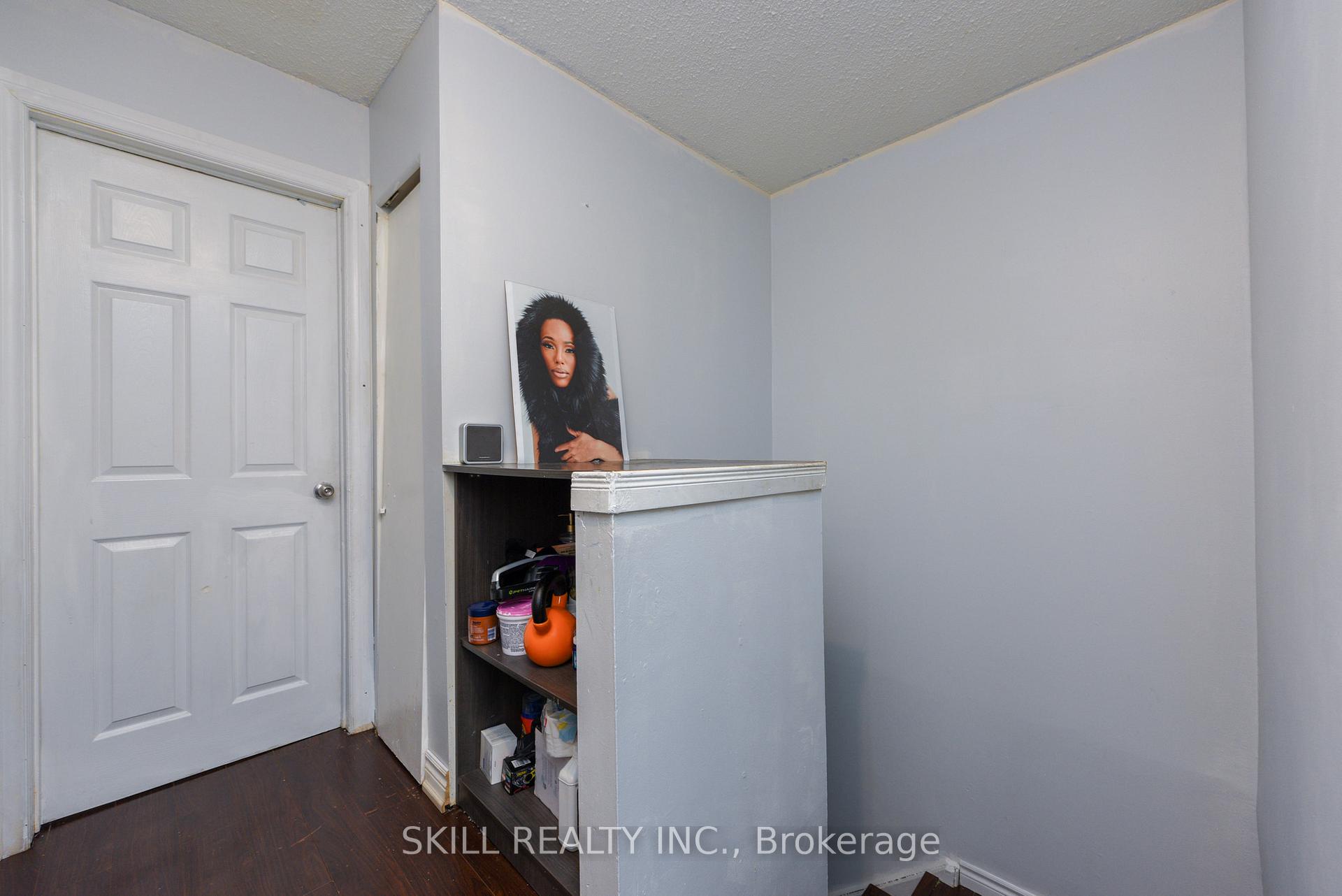 5 Bedrooms Condo at 7500 Goreway,  Mississauga For sale