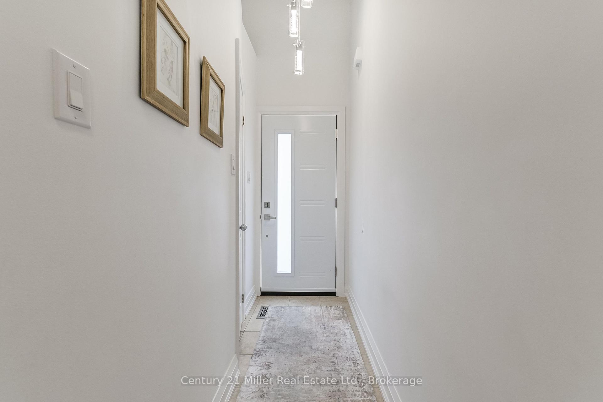 3 Bedrooms Condo at 1120 Queens, Oakville For sale