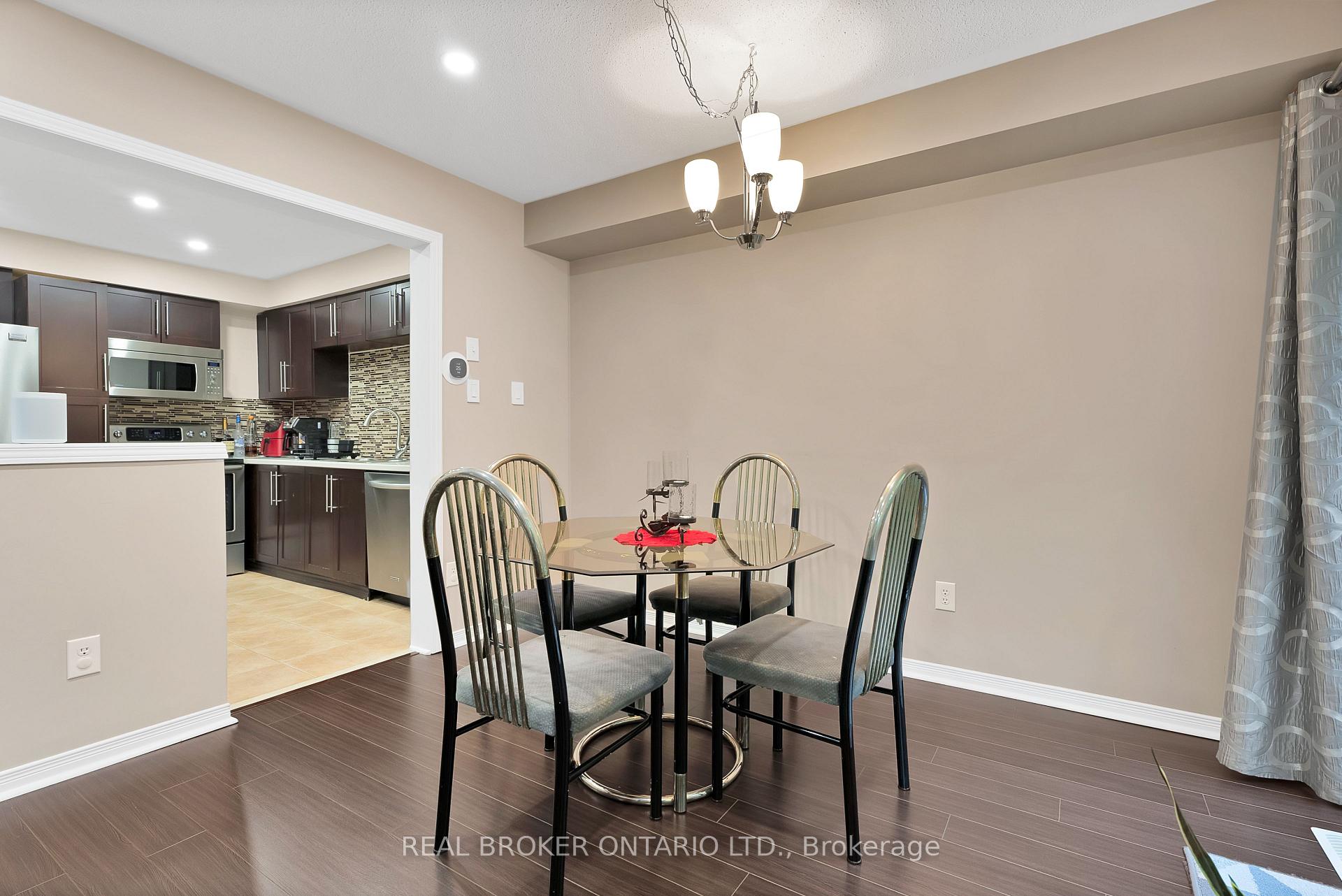 3 Bedrooms Condo at 7360 Zinnia, Mississauga For sale