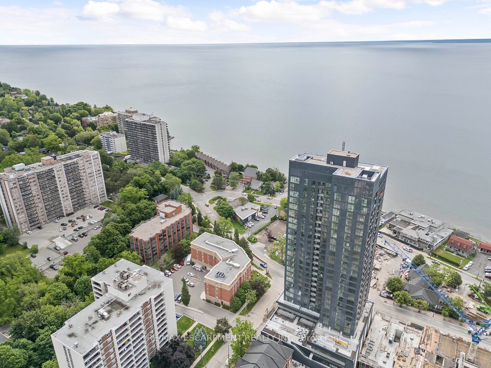 #201 - 370 Martha Street, Burlington, ON L7R 2P7