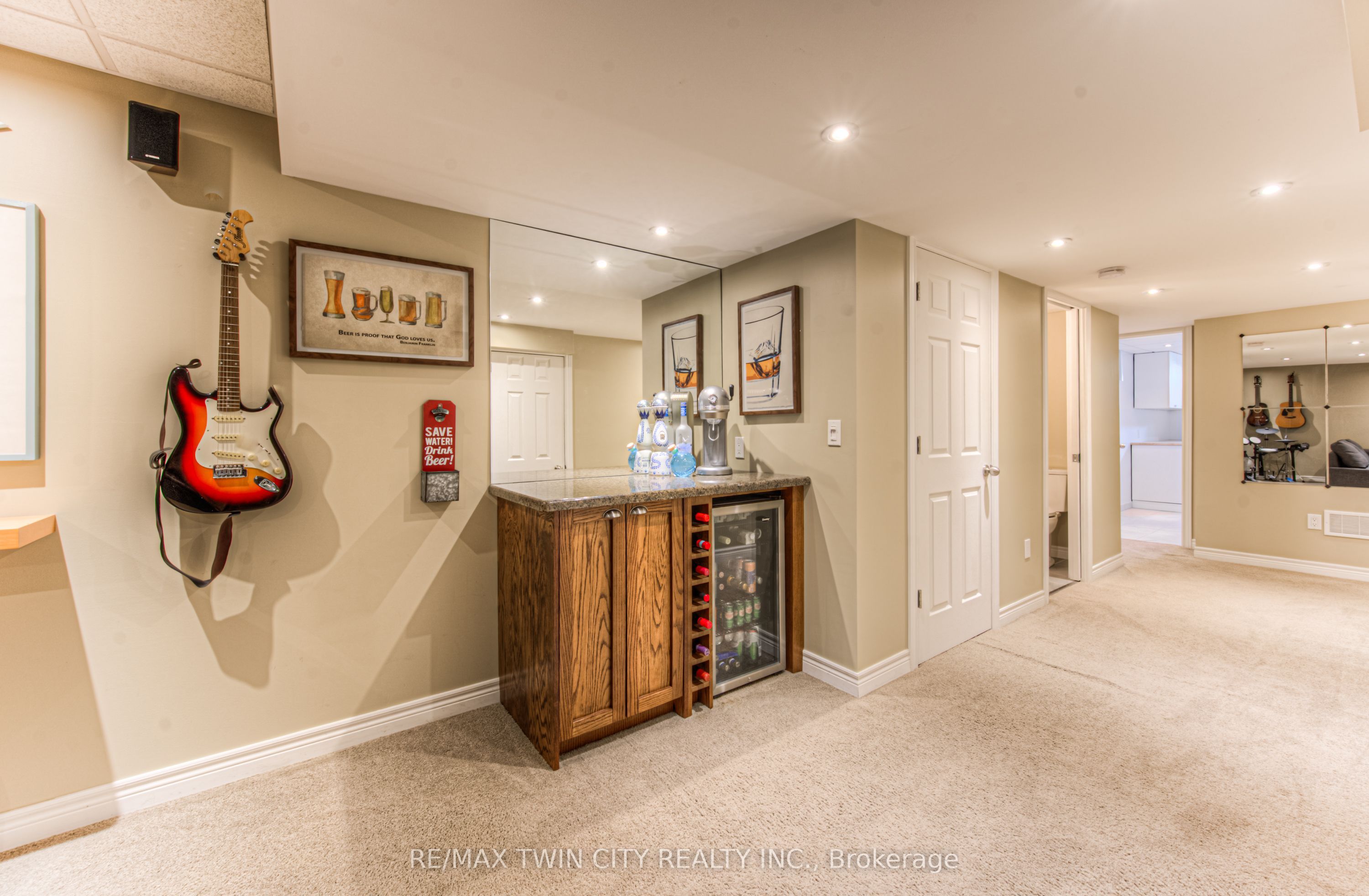 381 University Downs Crescent