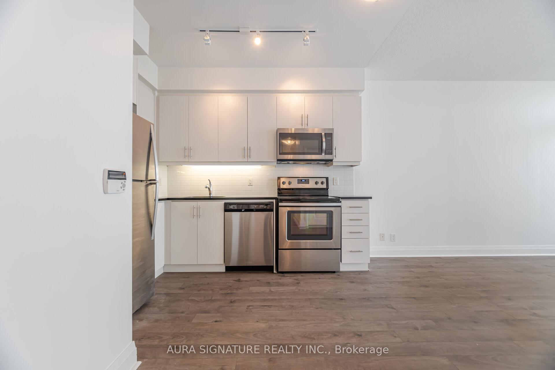 2 Bedrooms Condo at 15 Zorra, Toronto For sale