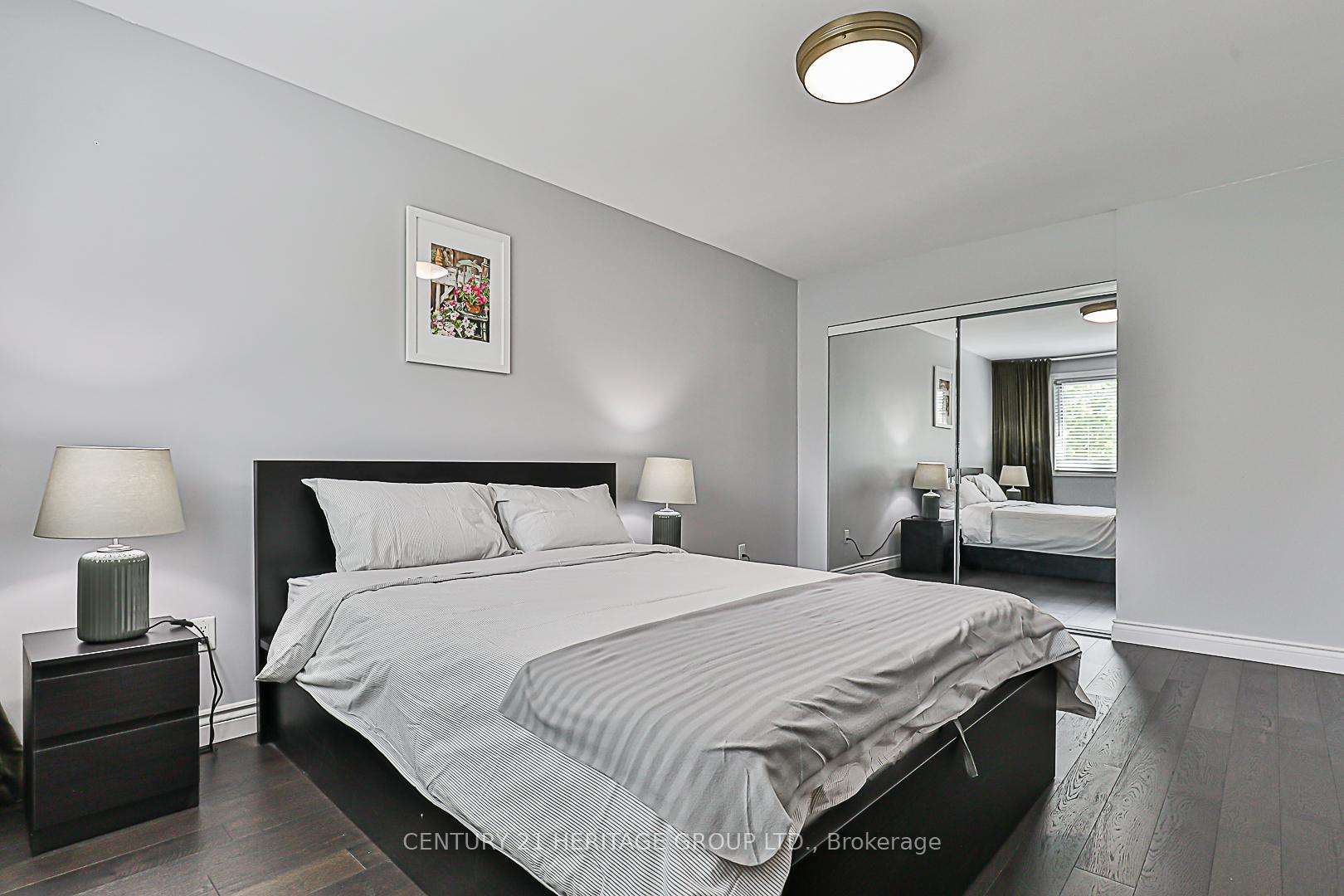 3 Bedrooms Condo at 4 Vale Carse,  Toronto For sale