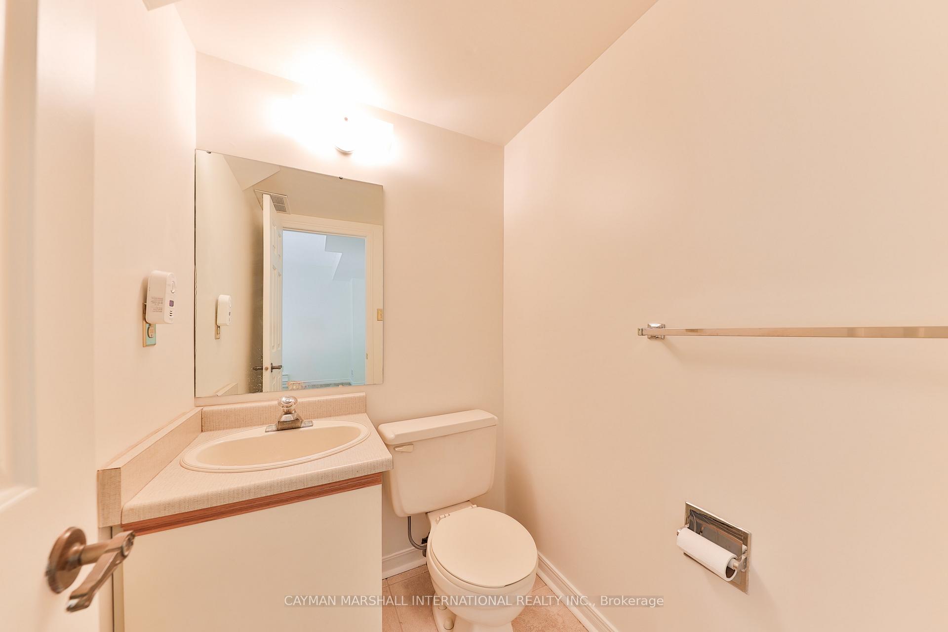 3 Bedrooms Condo at 1160 Walden, Mississauga For sale