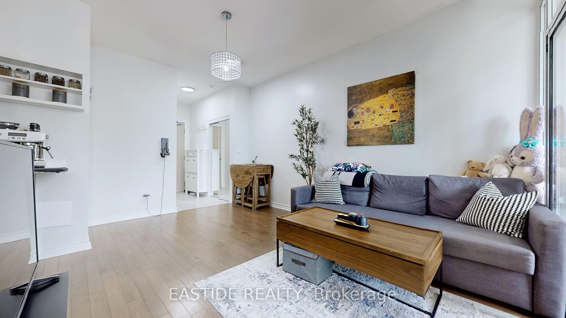 2 Bedrooms Condo at 18 Holmes, Toronto For sale