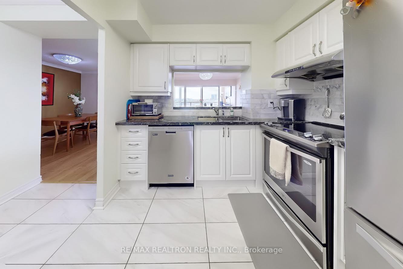 3 Bedrooms Condo at 68 Corporate, Toronto For sale