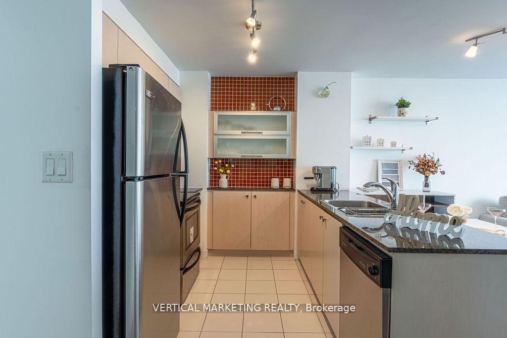 2 Bedrooms Condo at 11 Brunel, Toronto For sale