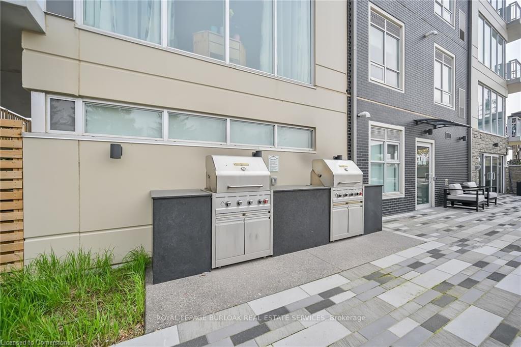 2 Bedrooms Condo at 16 Markle,  Hamilton For sale