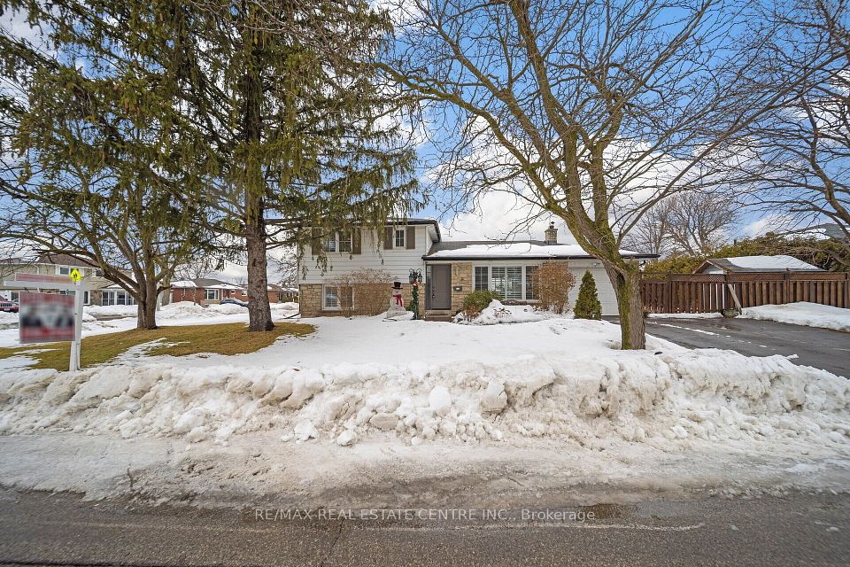 2 Chesterfield Road, Brampton, ON L6W 1K9