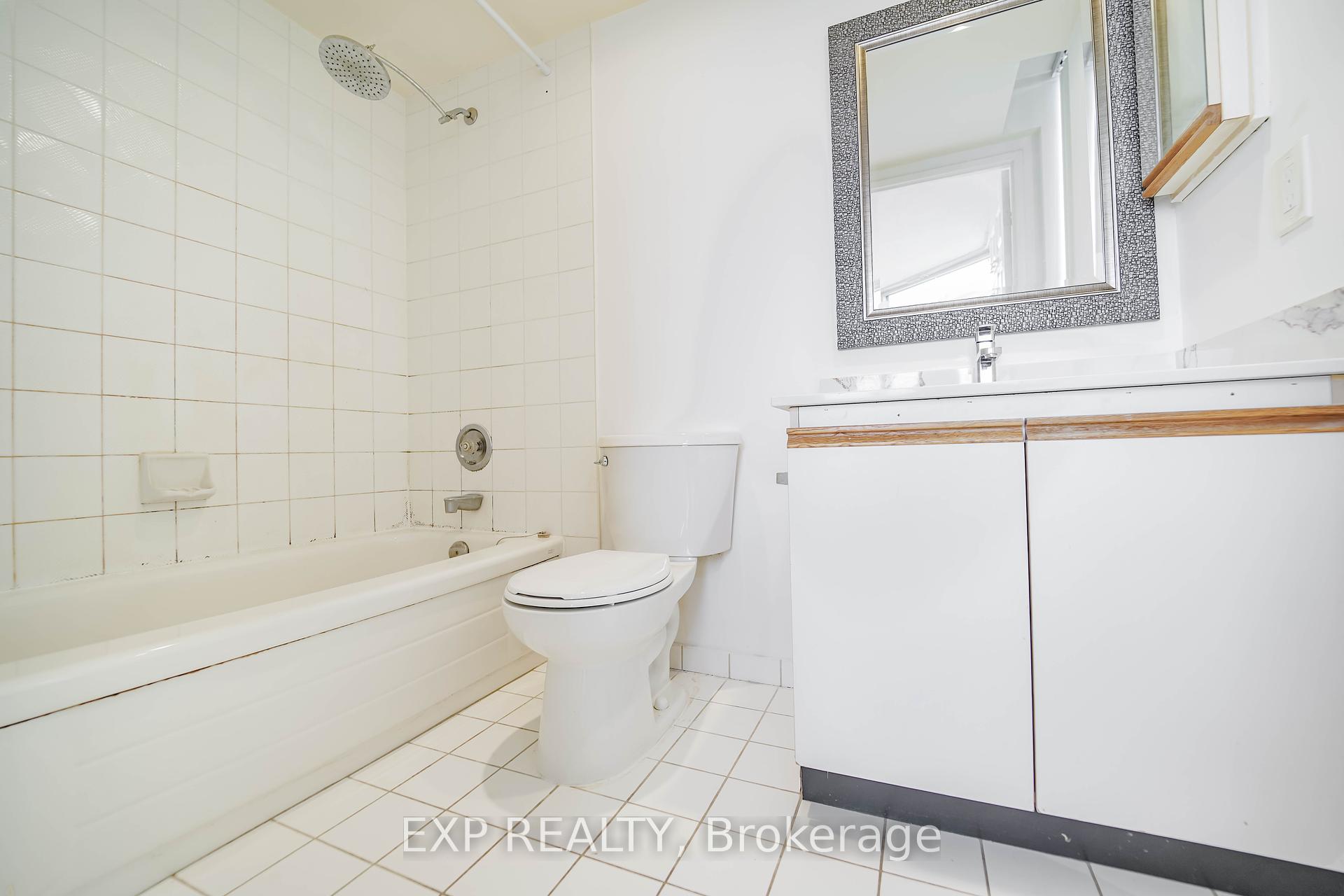 3 Bedrooms Condo at 4450 Tucana, Mississauga For sale