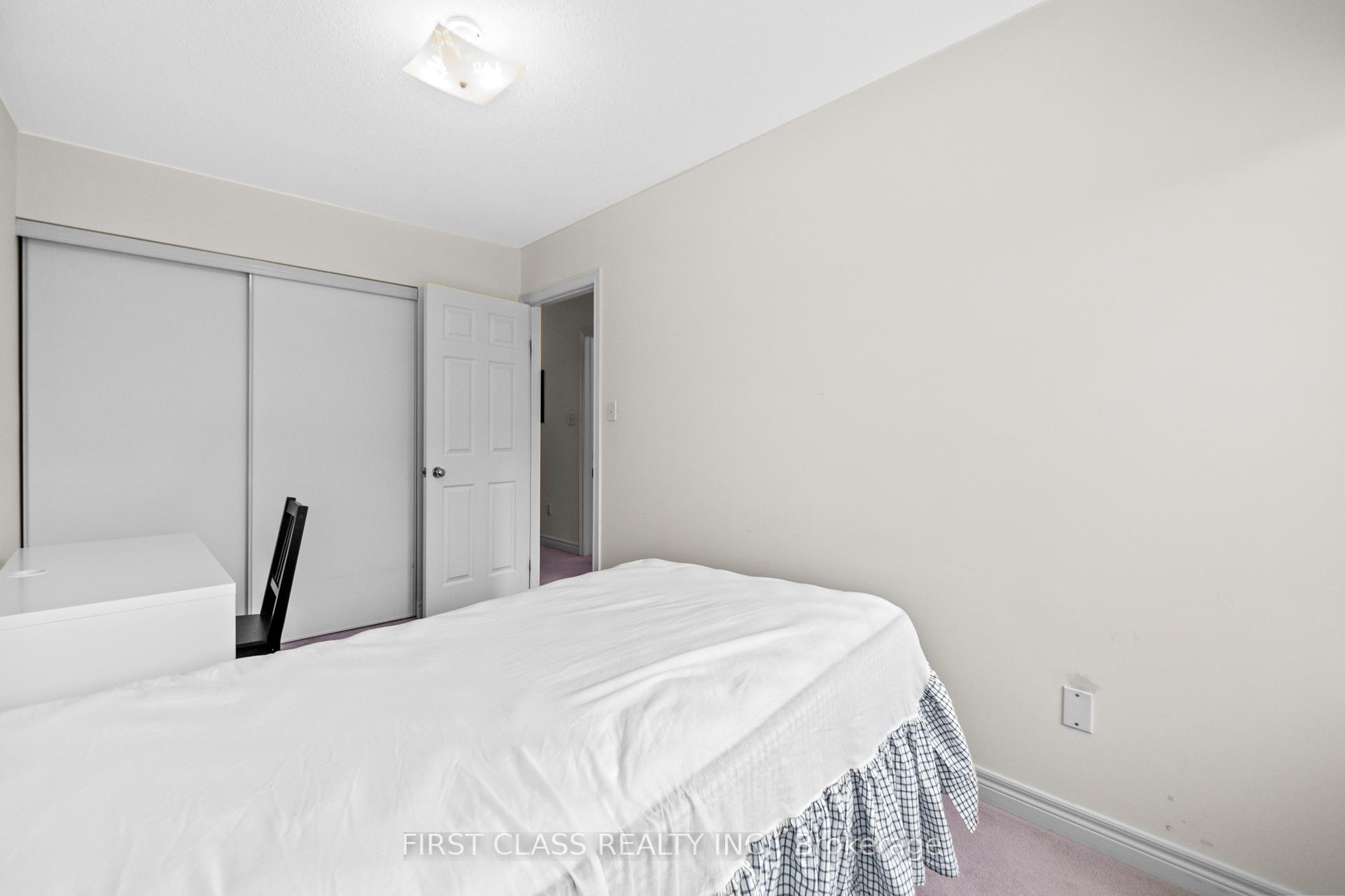 4 Bedrooms Condo at 10A Leaside Park, Toronto For sale