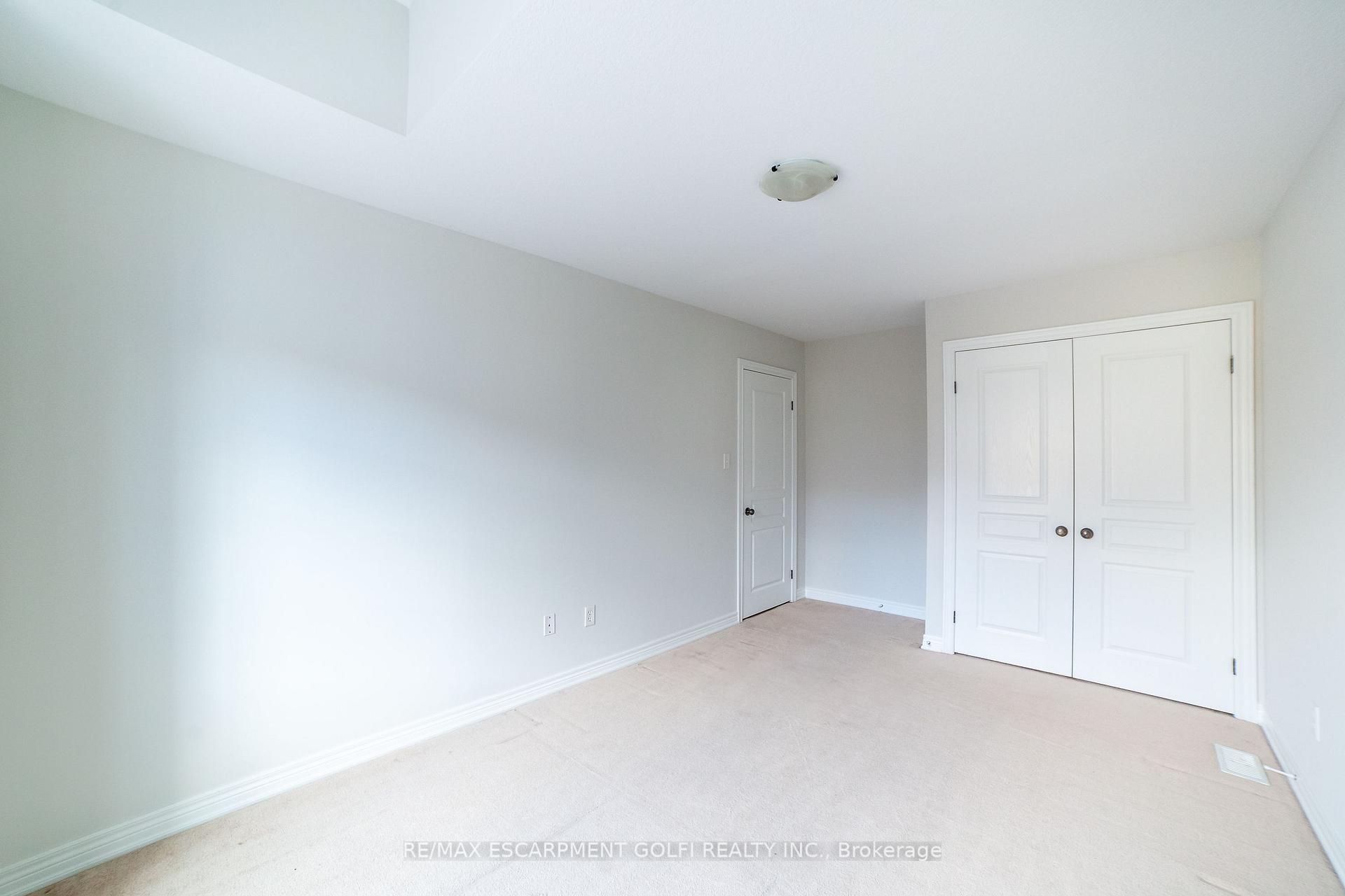 3 Bedrooms Condo at 7 FOREST VALLEY,  Hamilton For sale