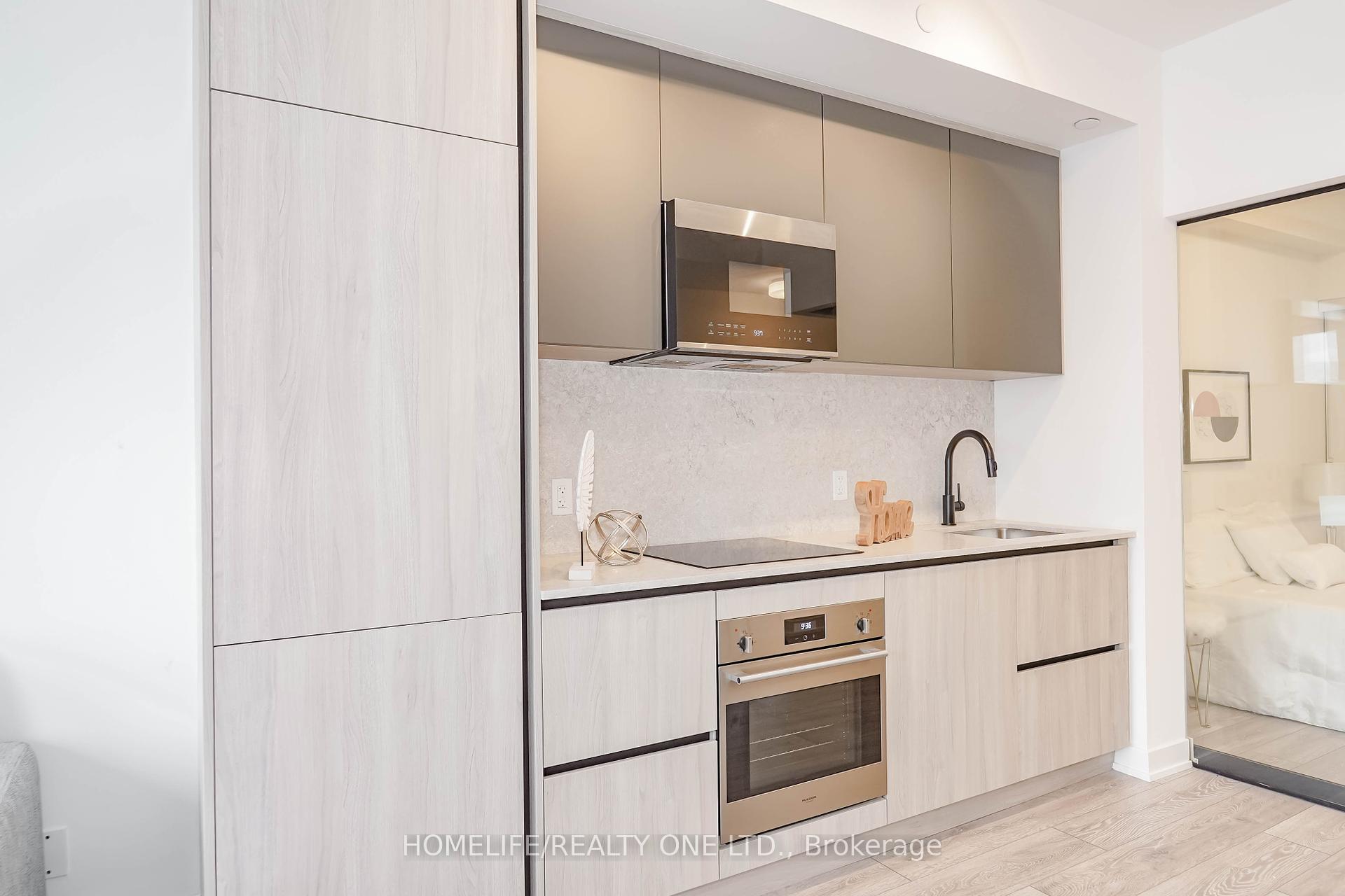 1 Bedroom Condo at 108 Peter, Toronto For sale