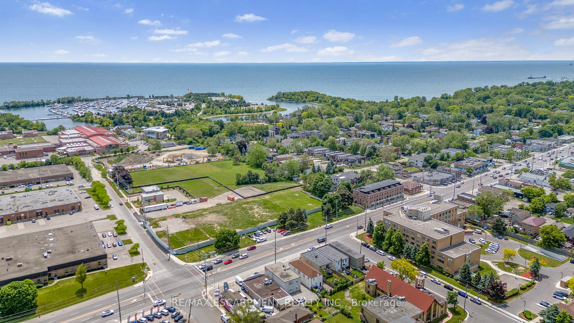 2 Bedrooms Condo at 760 Lakeshore, Mississauga For sale