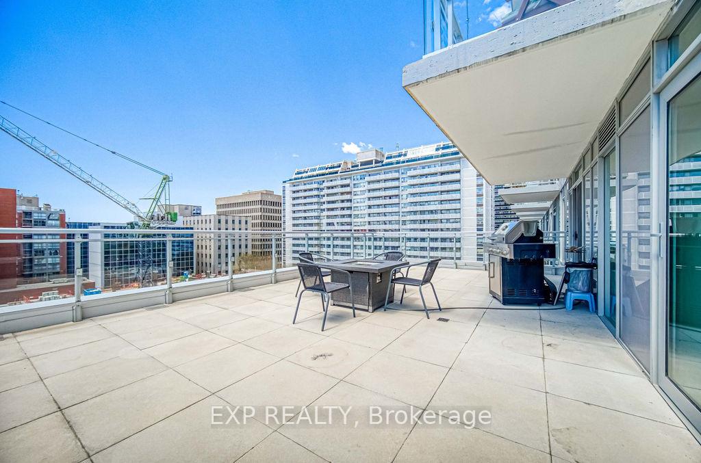 2 Bedrooms Condo at 68 Merton, Toronto For sale