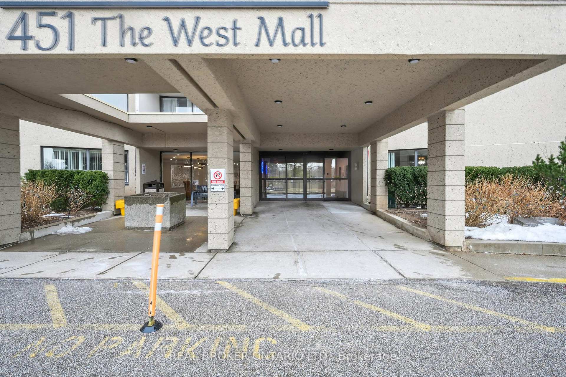 2 Bedrooms Condo at 451 The West Mall, Toronto For sale