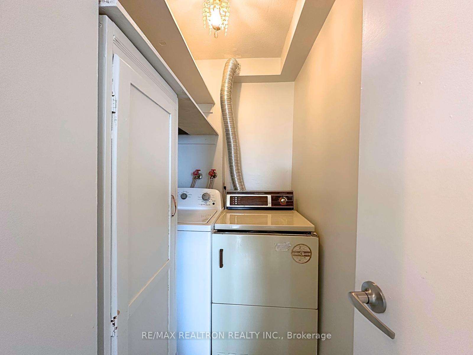 3 Bedrooms Condo at 130 Neptune, Toronto For sale