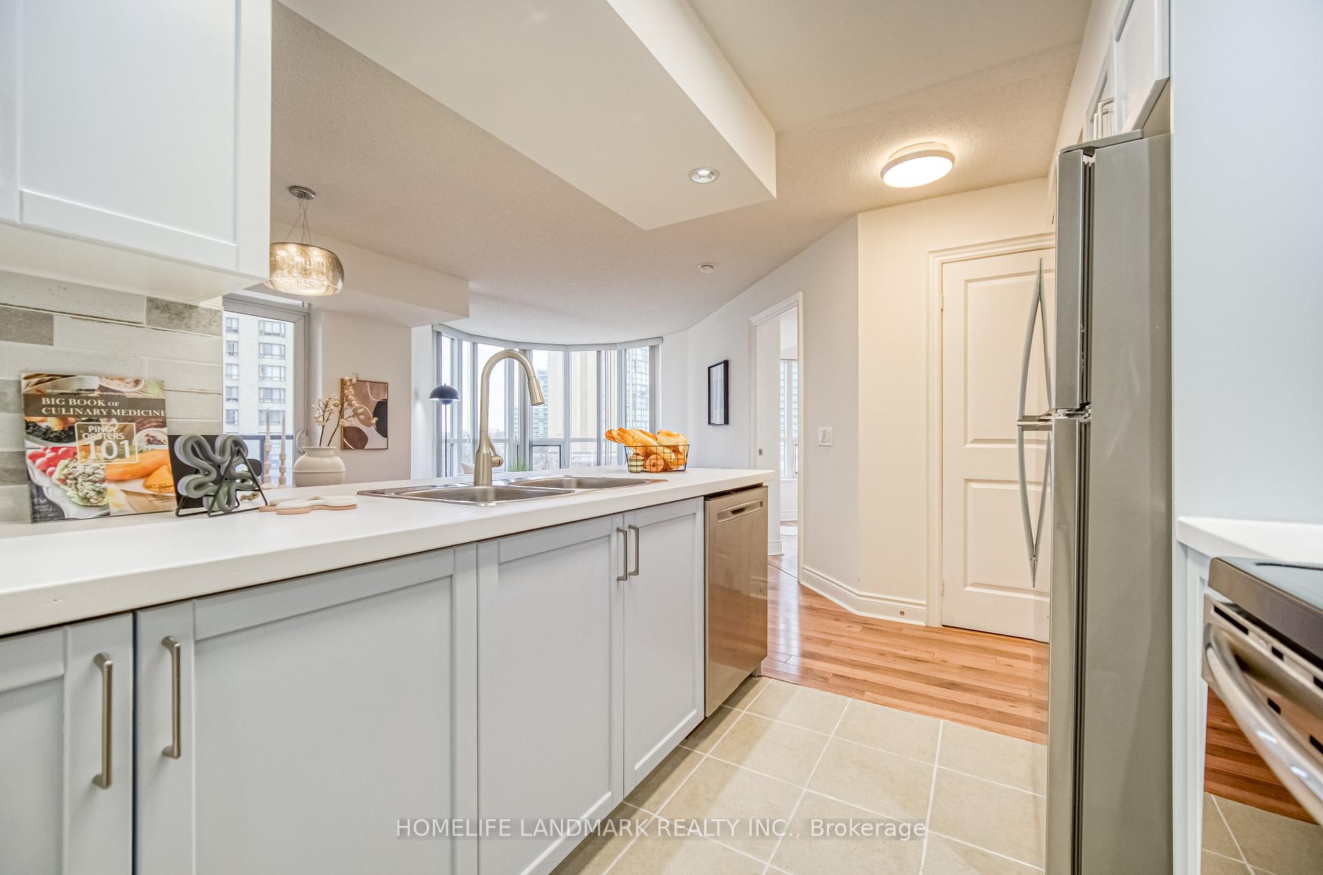 3 Bedrooms Condo at 500 Doris,  Toronto For sale