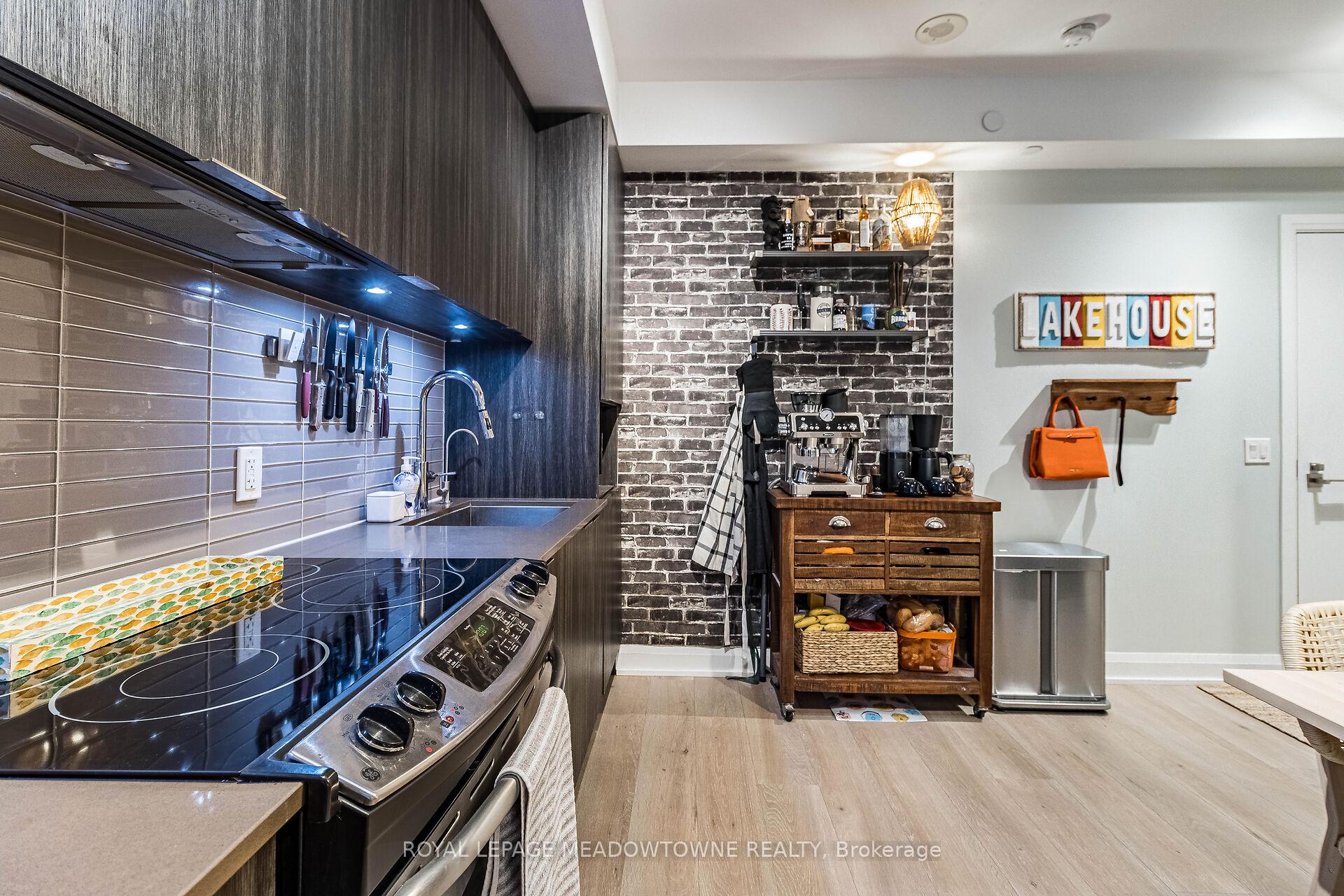 2 Bedrooms Condo at 110 Marine Parade, Toronto For sale