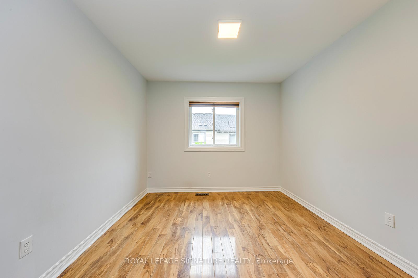 3 Bedrooms Condo at 5659 Glen Erin, Mississauga For sale