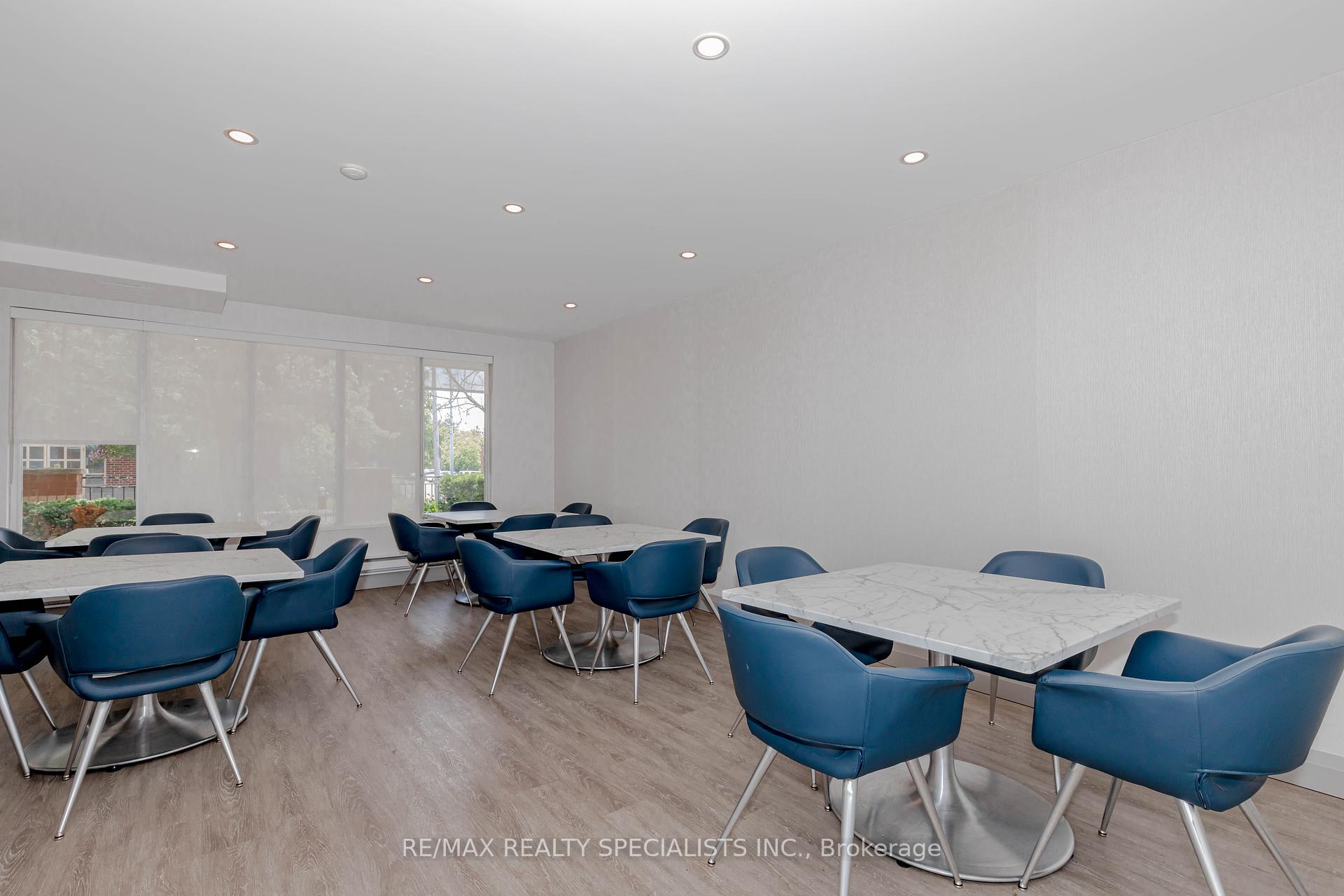2 Bedrooms Condo at 32 Tannery, Mississauga For sale