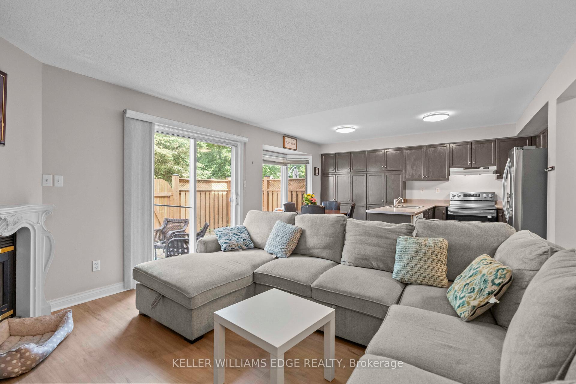 3 Bedrooms Condo at 320 Hamilton, Hamilton For sale