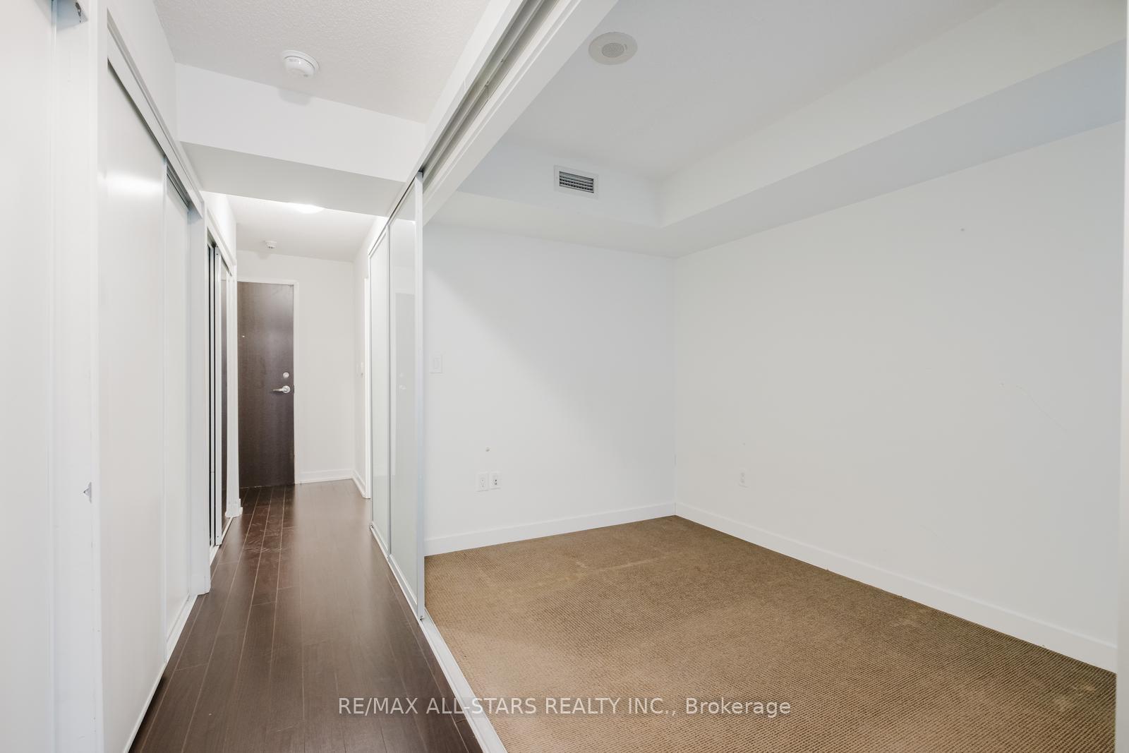 1 Bedroom Condo at 8 Telegram, Toronto For sale