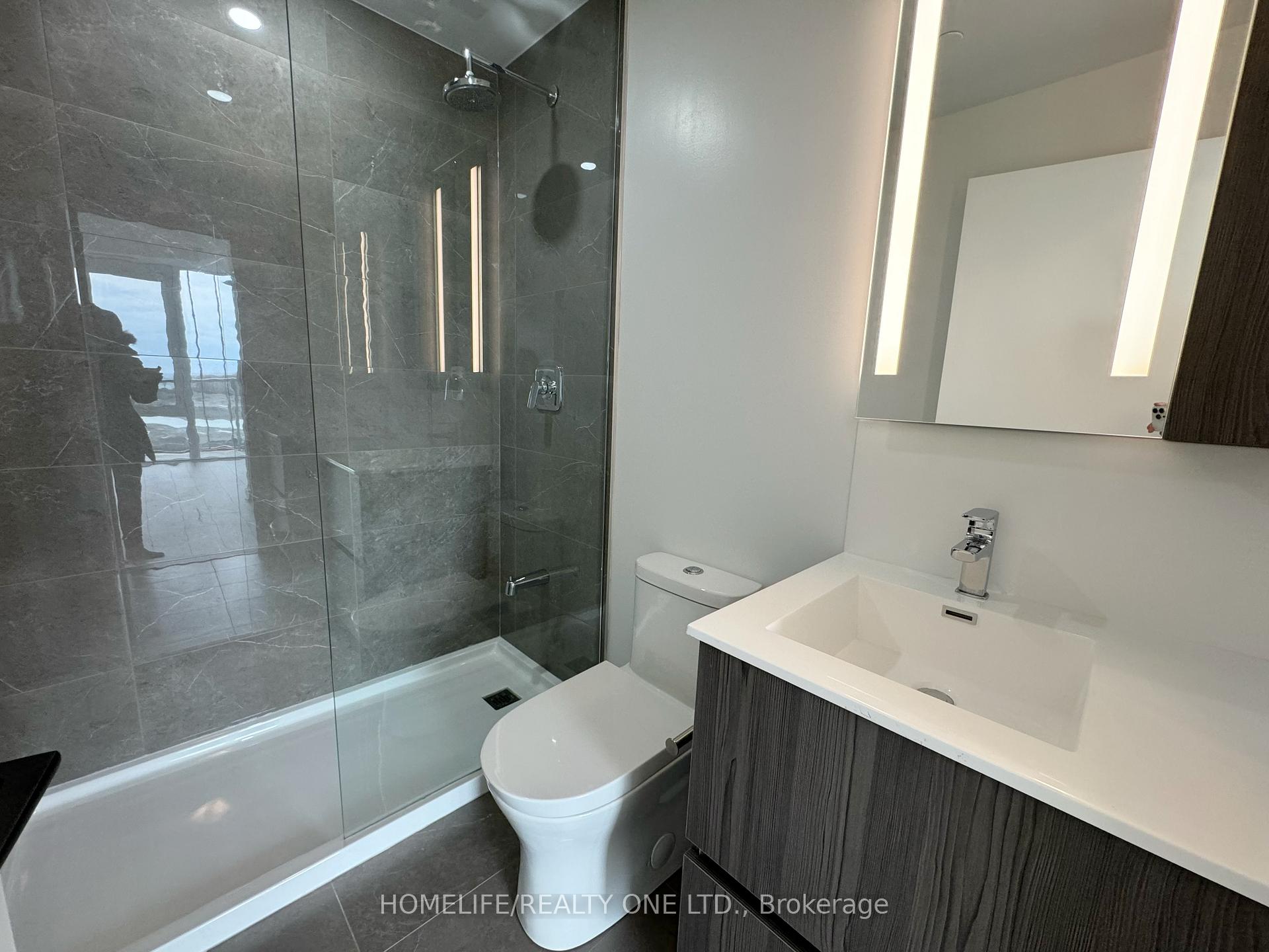 #421 – 220 Missinnihe Way, Mississauga, ON L5H 0A9