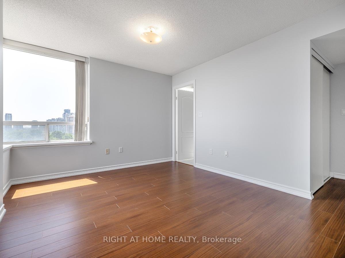 3 Bedrooms Condo at 88 Grandview,  Toronto For sale