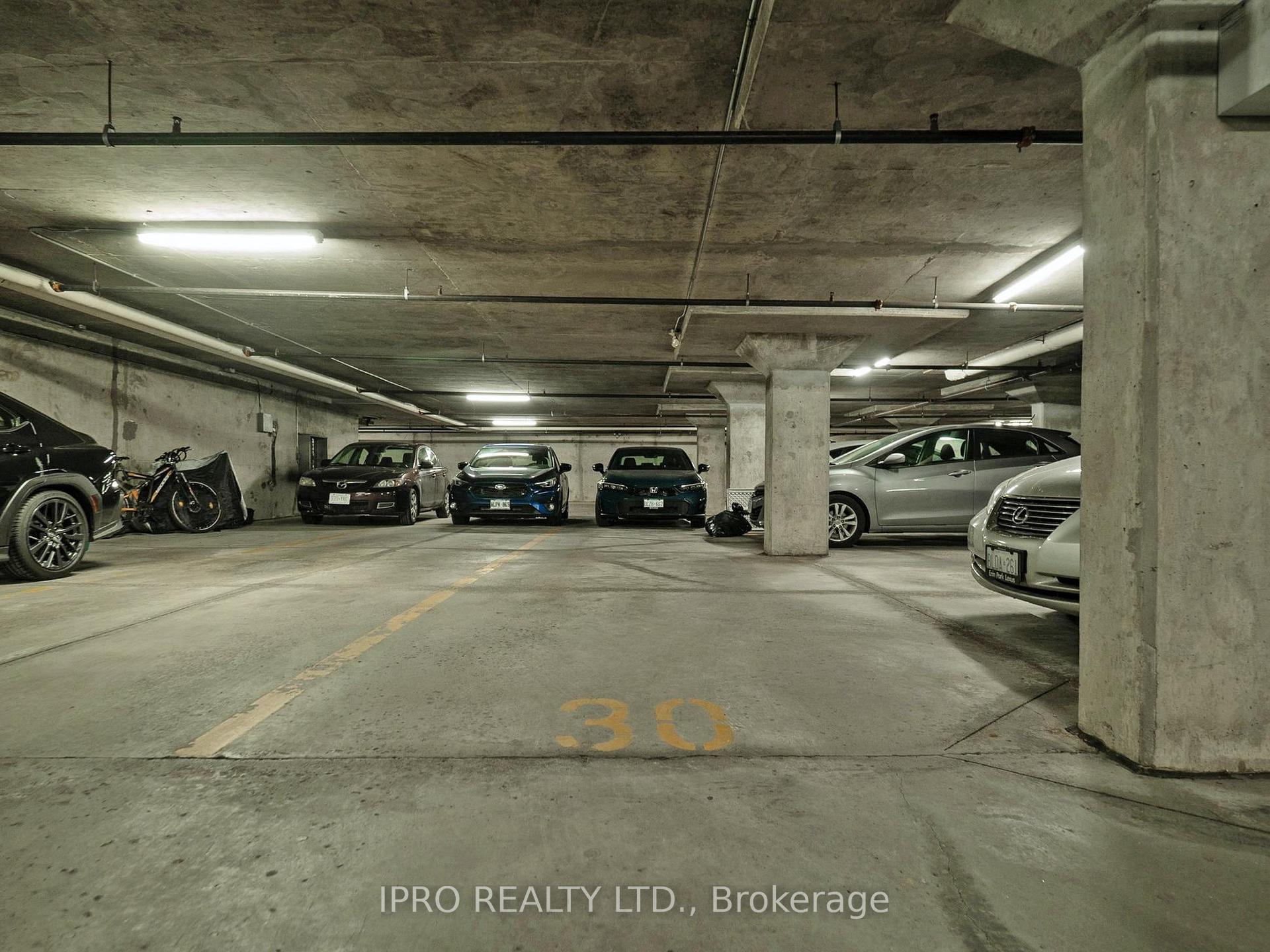 2 Bedrooms Condo at 32 Tannery, Mississauga For sale