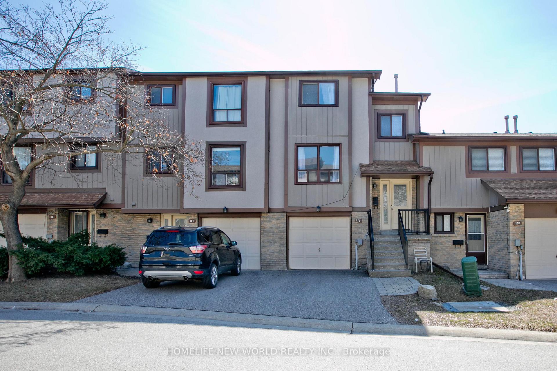 4 Bedrooms Condo at 24 Fundy Bay, Toronto For sale