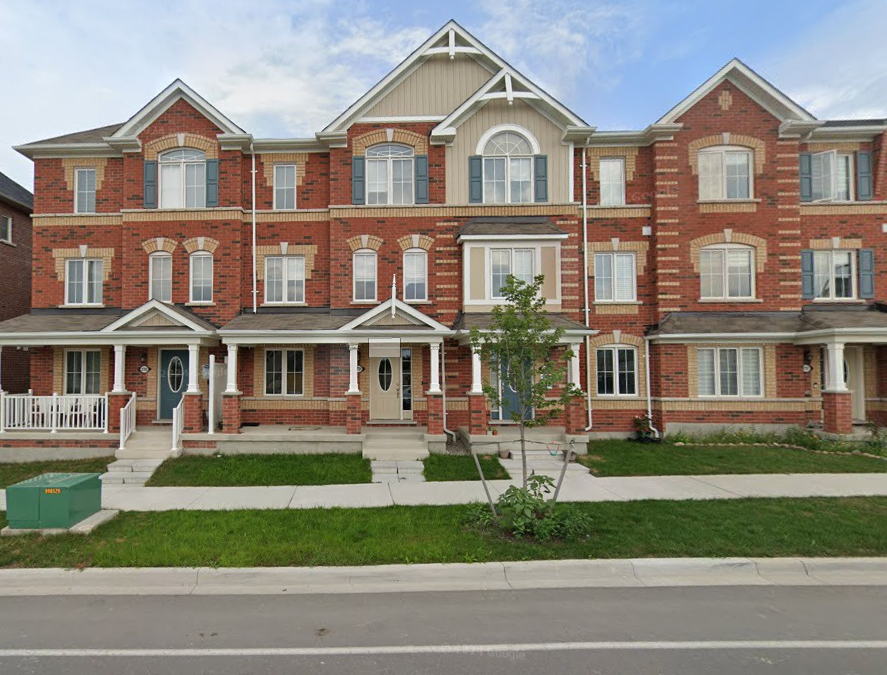 2791 Sapphire Drive Pickering, Ontario Welcome to this spectacular 3 storey 4 Bed 4 Bath Townhouse in one of the most sought after neighbourhood of Pickering. Ground floor features a Spacious bedroom with 3 pc ensuite and laundry. Second floor boasts soaring ceiling and spacious family room along with modern kitchen, living and dining. Kitchen overlooks patio. Third floor features Primary bedroom with ensuite and 2 bedroom with enlarged windows allowing for plenty of sunlight.