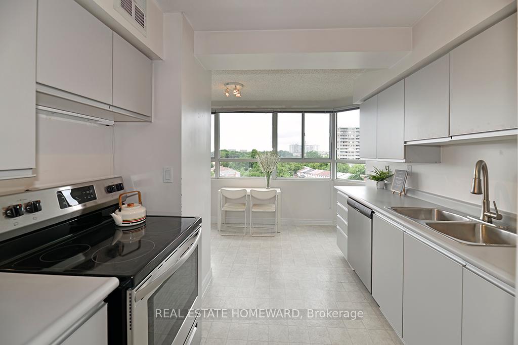 1 Bedroom Condo at 4 Park Vista, Toronto For sale