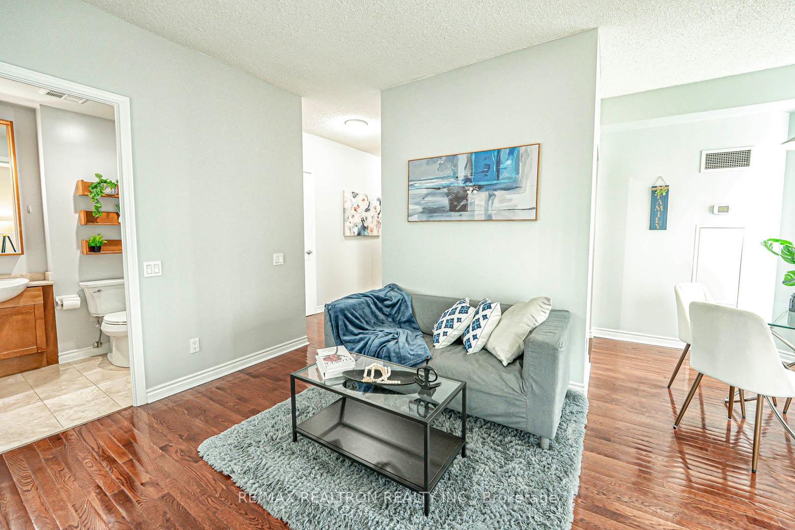 2 Bedrooms Condo at 60 Byng, Toronto For sale