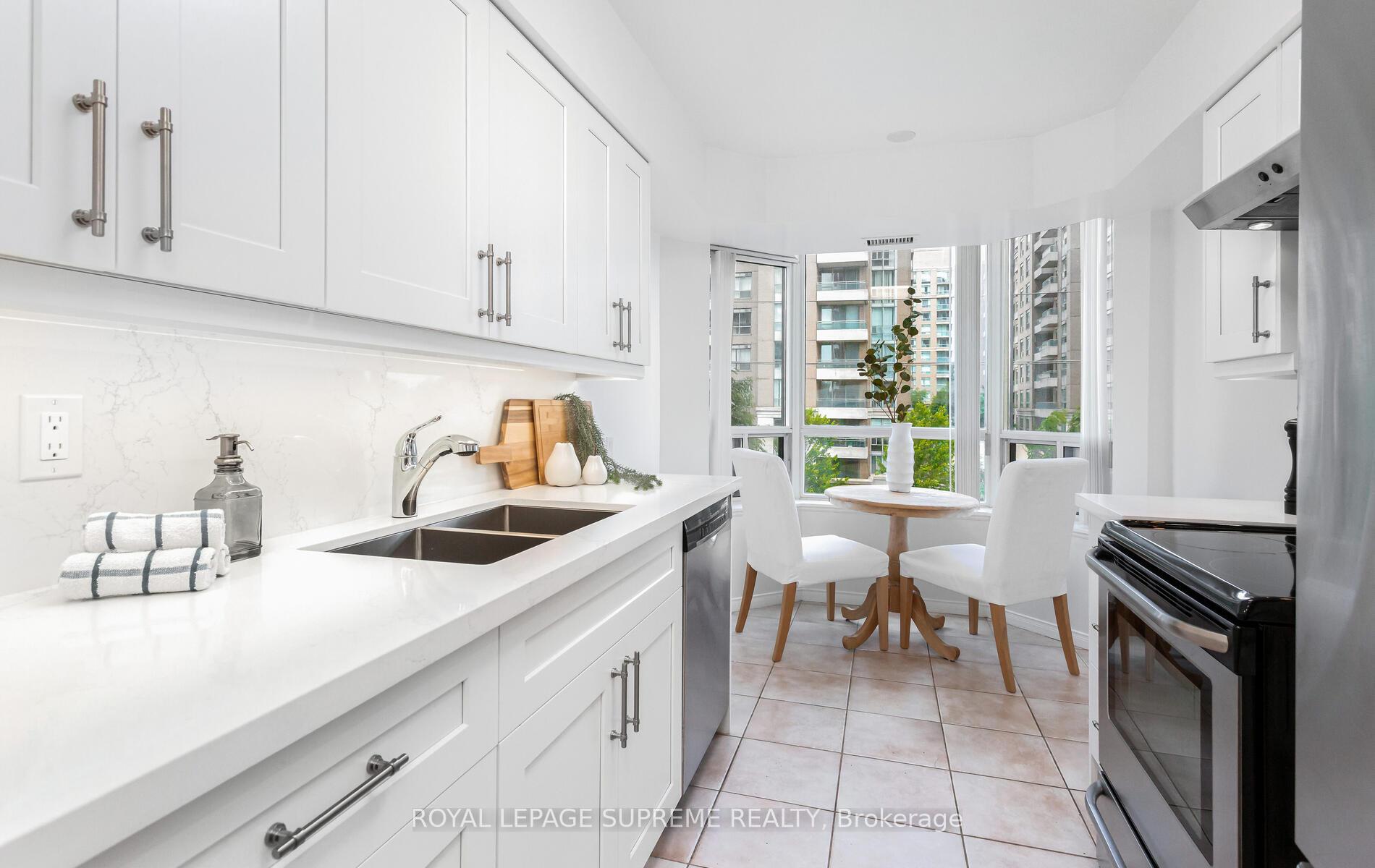 2 Bedrooms Condo at 35 Finch, Toronto For sale