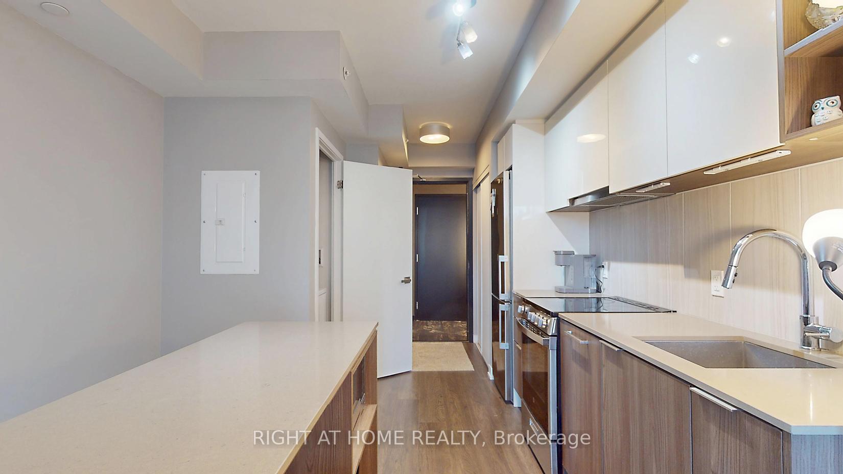 1 Bedroom Condo at 31 Tippet,  Toronto For sale