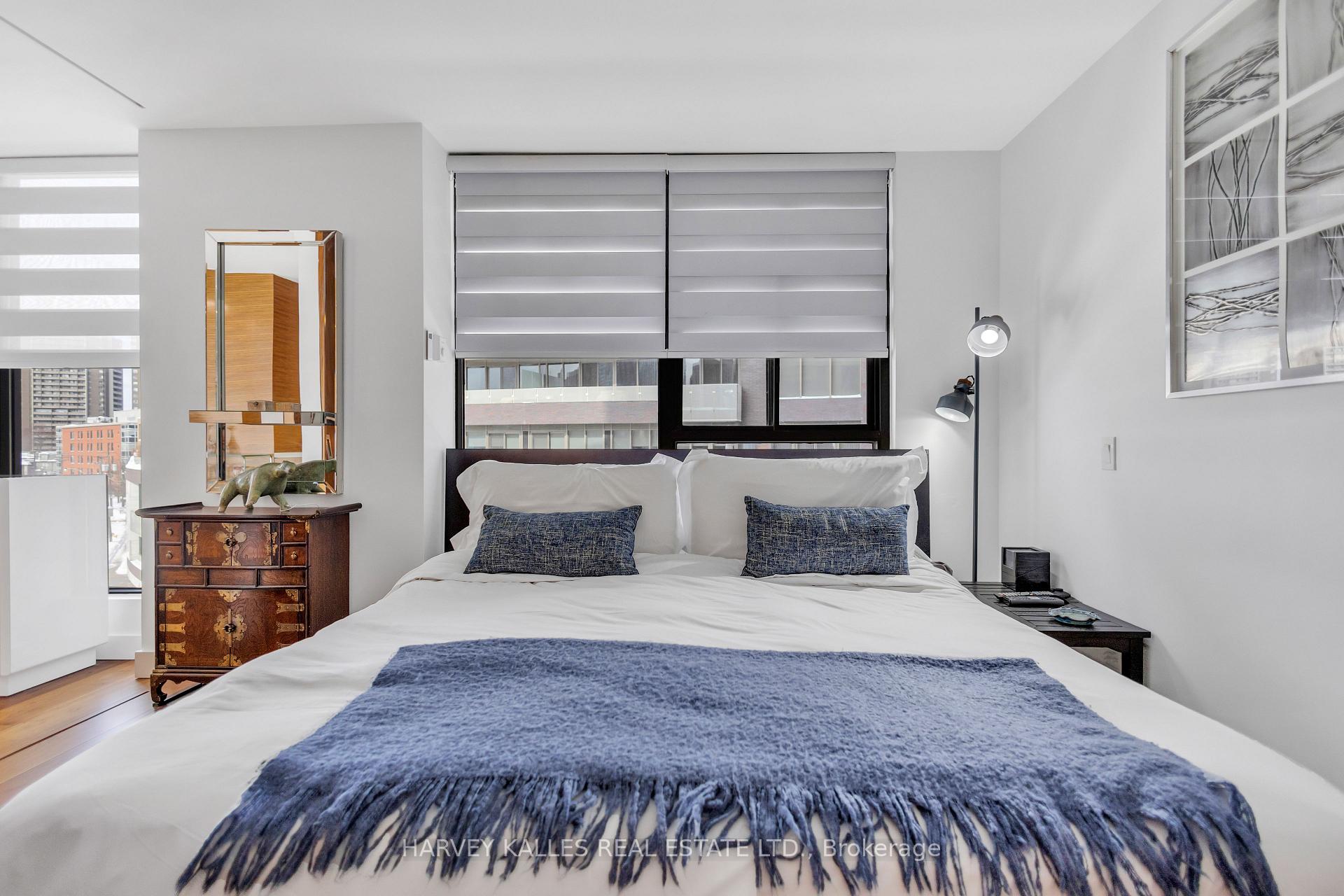 2 Bedrooms Condo at 1331 Bay, Toronto For sale