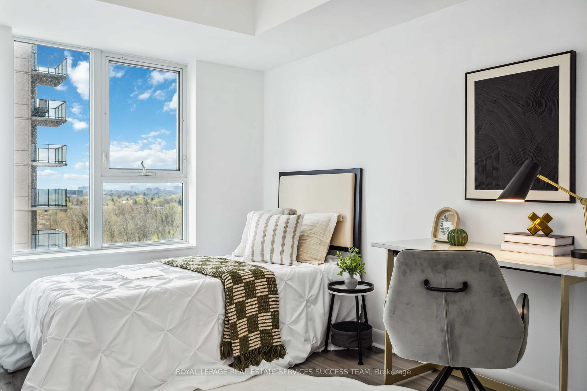 2 Bedrooms Condo at 25 Town Centre,  Toronto For sale