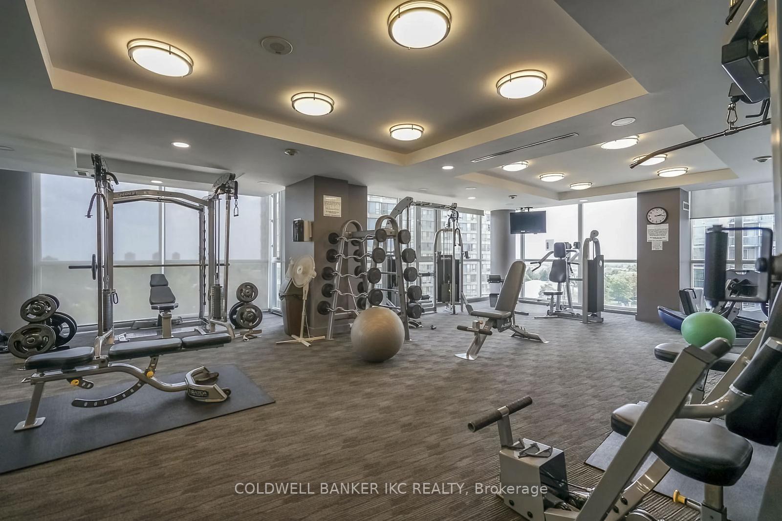 2 Bedrooms Condo at 223 Webb, Mississauga For sale