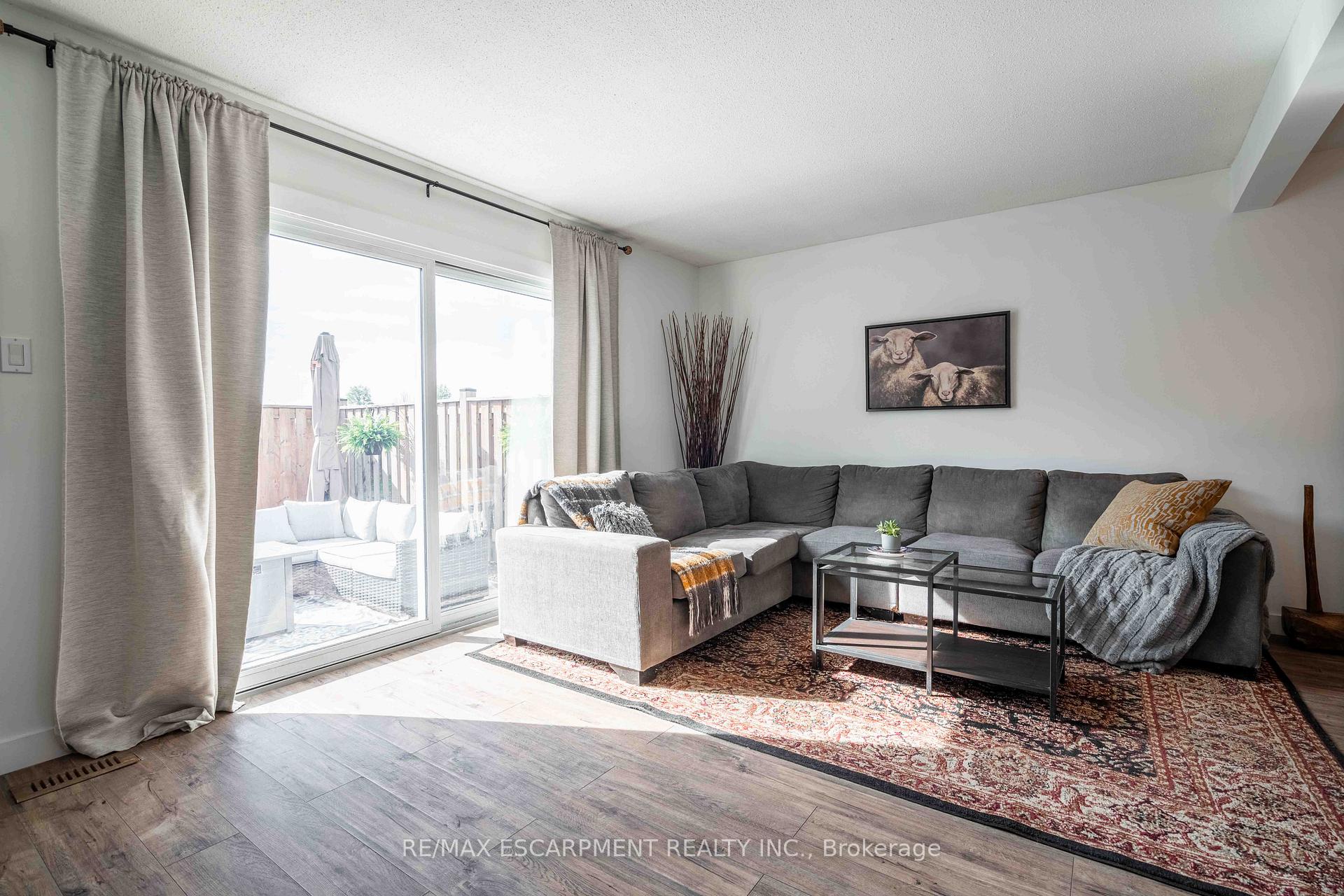 3 Bedrooms Condo at 1190 Upper Ottawa, Hamilton For sale